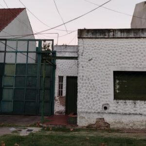 BOLIVAR 800 LOMAS DE ZAMORA GALPON SEMI CUB 5,75 X 20 MTS - TERRENO 414 M2 FTE 9,12 X 45,40